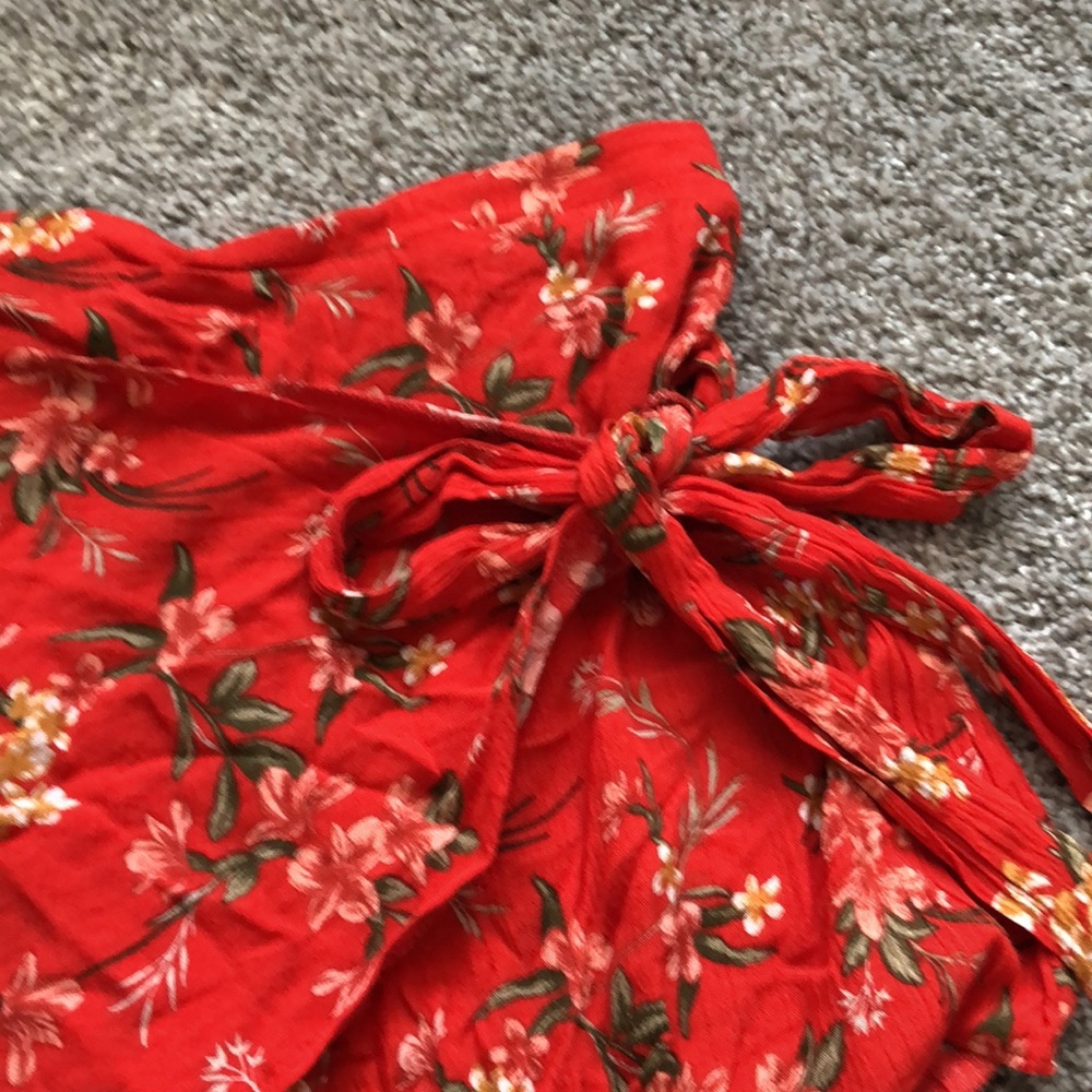 *SOLD* American Eagle Red High Waisted Shorts - Picture 2 of 4
